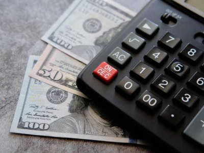 The Future of Financial Consulting: Towards a Predominant Fee-Only Model?